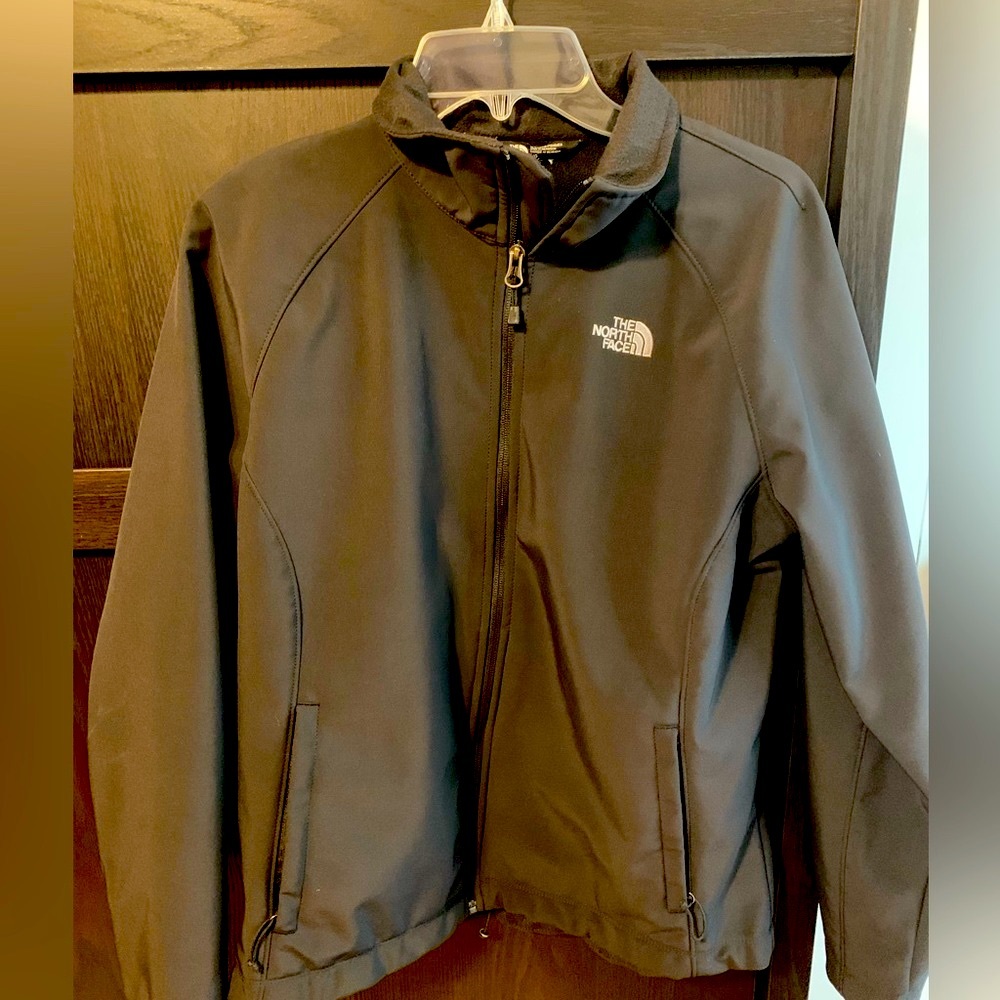 North Face women's jacket size L (runs small/fits like a M)